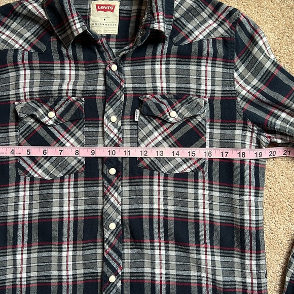 Levi’s Modern Fit Navy Plaid Snap Button Flannel   Size Medium - Picture 4 of 8